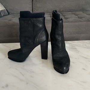 Vera Wang black leather platform boots w/ snaps